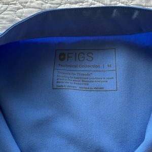 FIGS scrub top